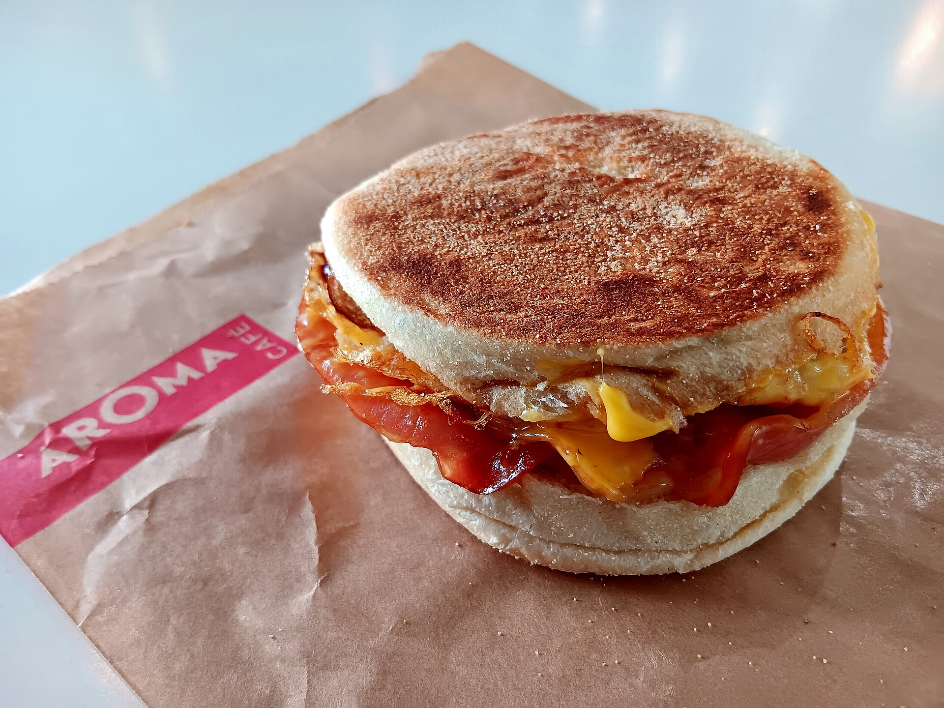 Egg and bacon muffin